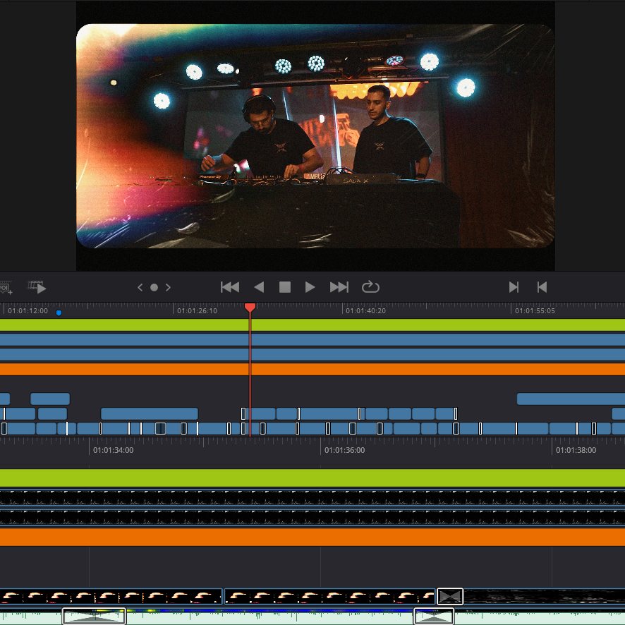 Timeline de edición con un aftermovie en el visor